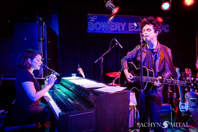 Billie Joe Armstrong + Norah Jones Play ‘Foreverly’ at Bowery Electric